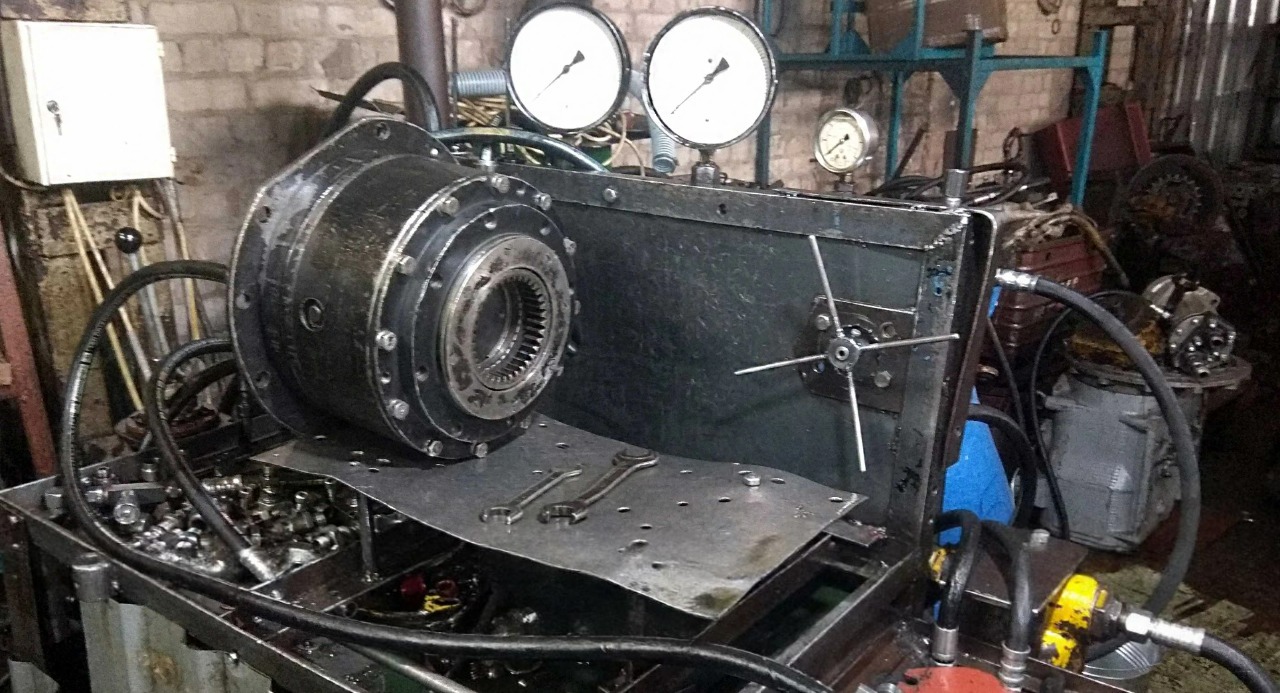 Ремонт бортового редуктора гидромотора хода гусеничного экскаватора